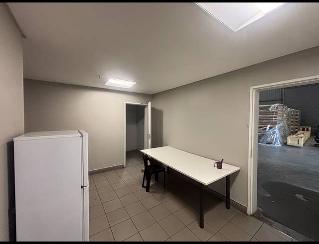 1,154M² WAREHOUSE TO LET IN AIRPORT INDUSTRIA